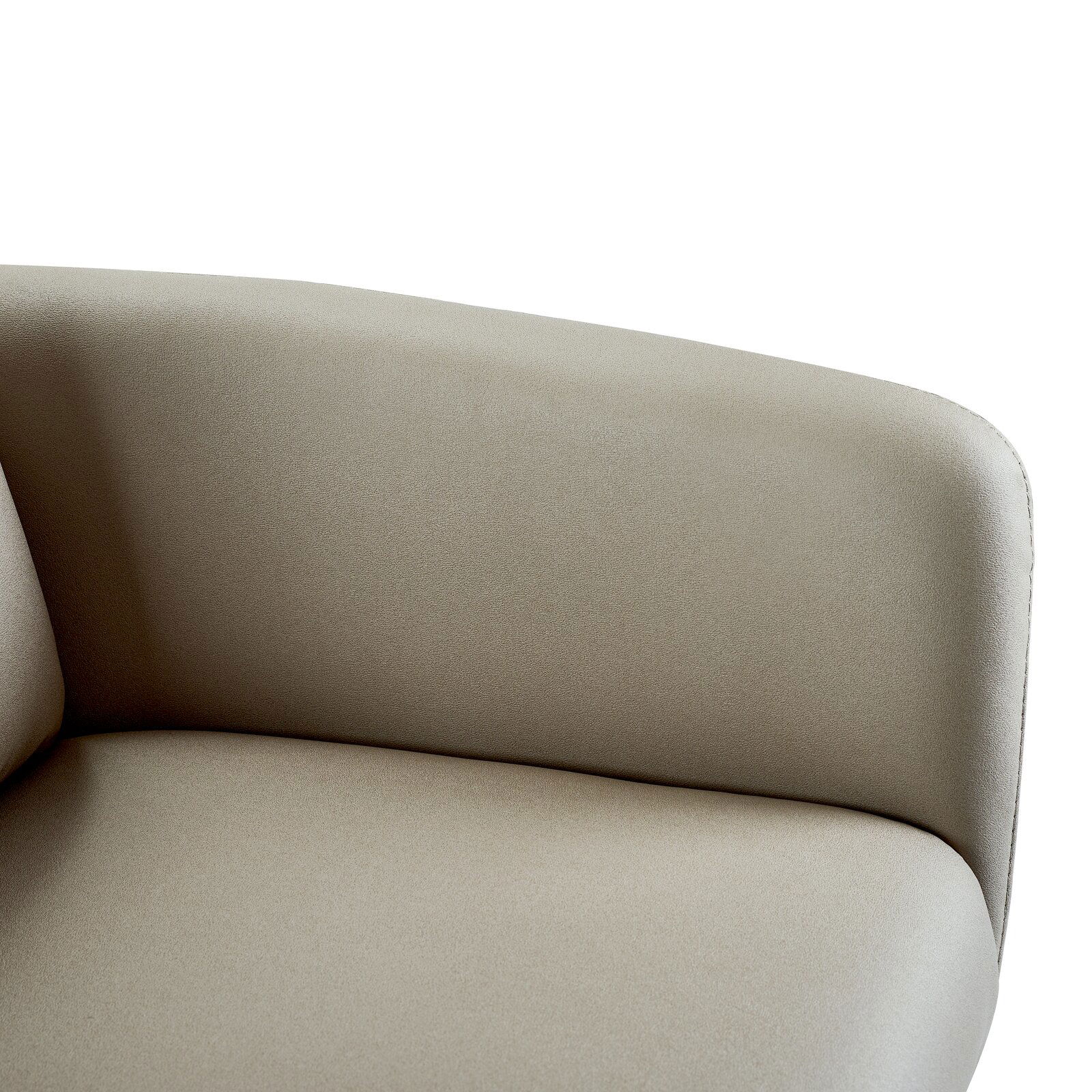 Nahaufnahme eines beigen Armlehnstuhls aus seitlicher Perspektive