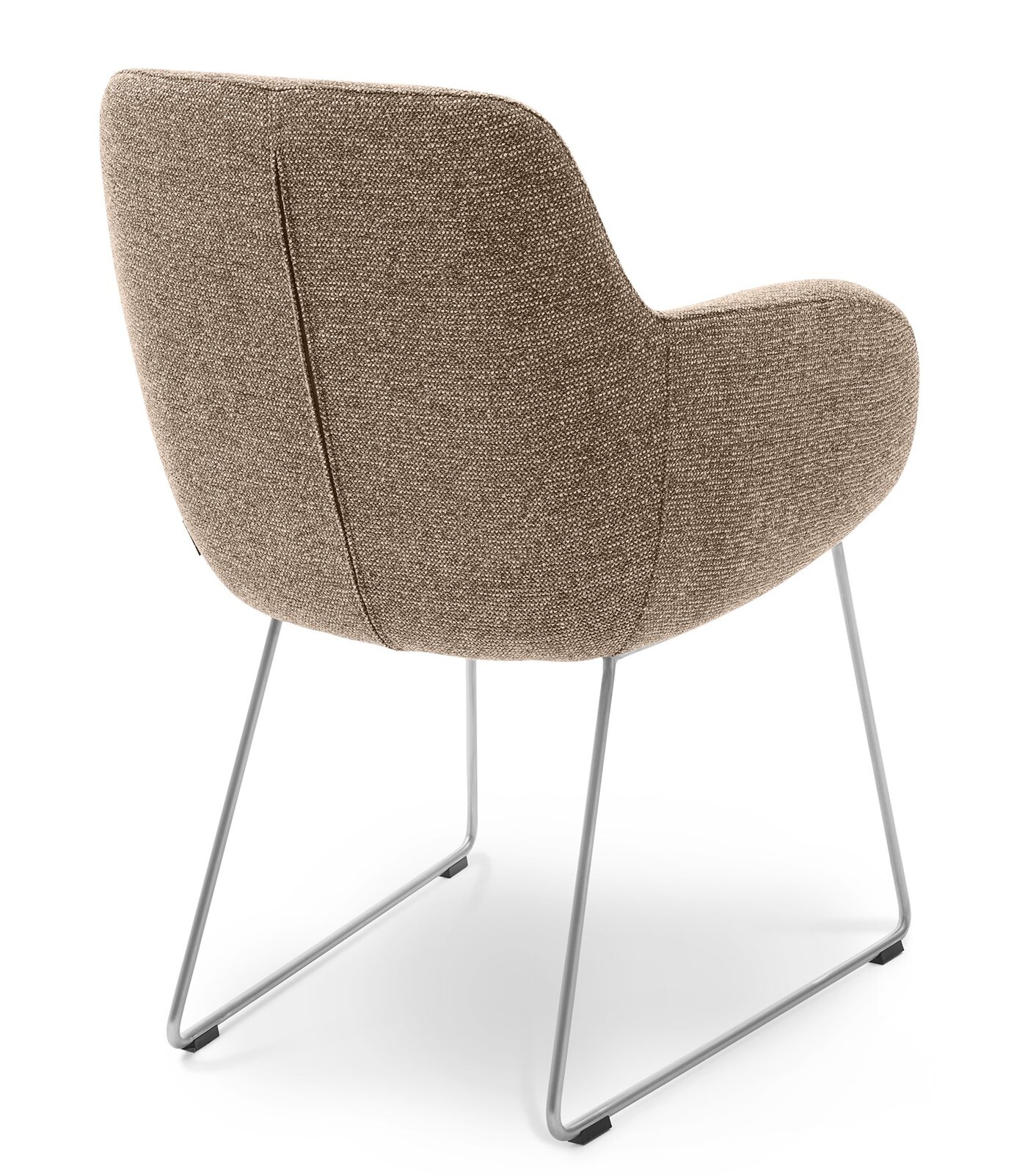 Rückansicht eines Armlehnstuhls mit braunem Stoffbezug und schlanken Metallbeinen.