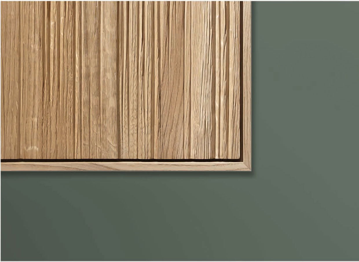 Detailansicht eines Highboards mit vertikaler Holzmaserung und grünem Hintergrund