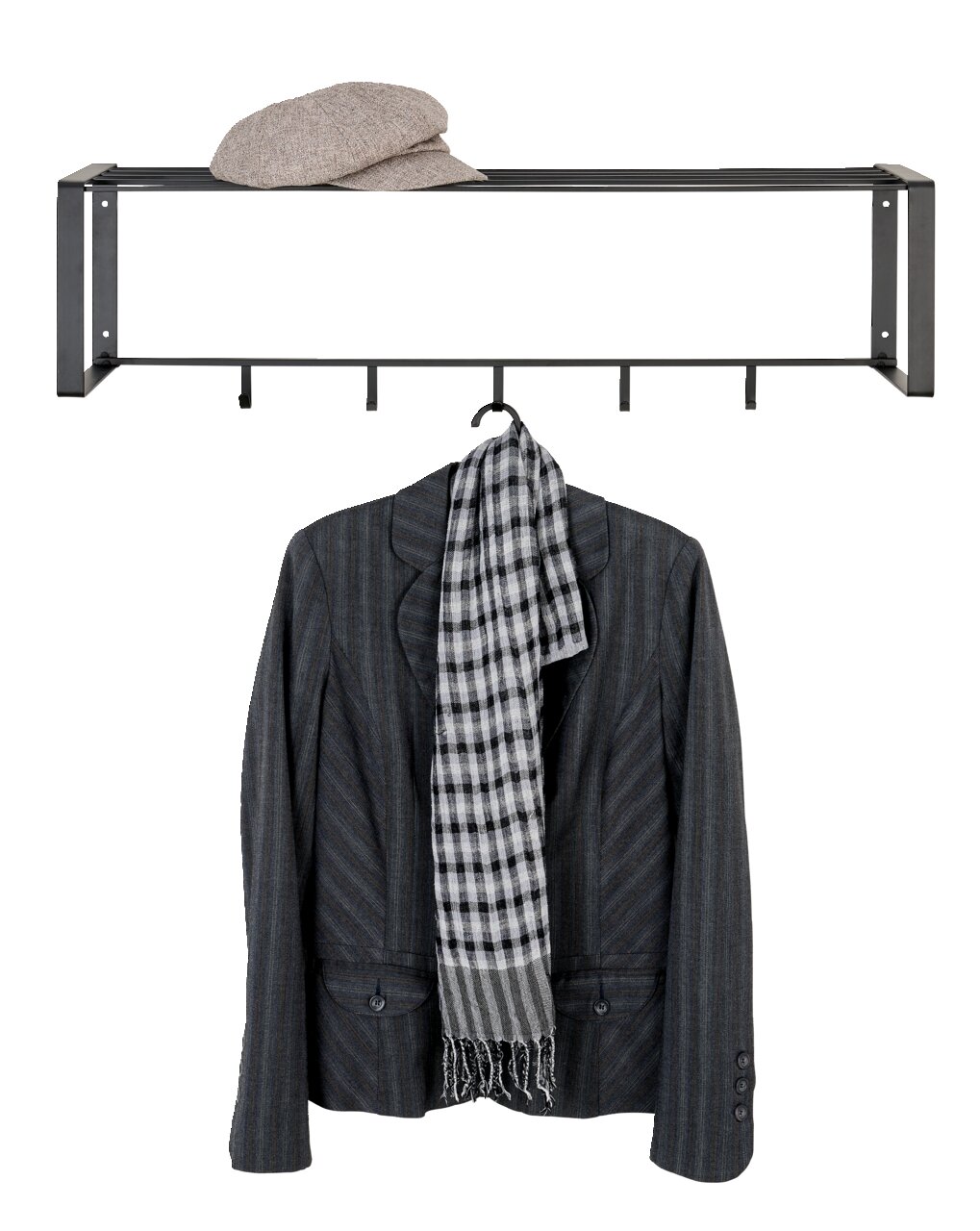 Hängende Garderobe aus Metall mit Hutablage, frontal fotografiert. Darunter hängt ein Sakko mit Schal.