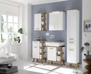 Moderner weißer Unterschrank mit Holzdetails in einem stilvollen Badezimmer, seitliche Perspektive.