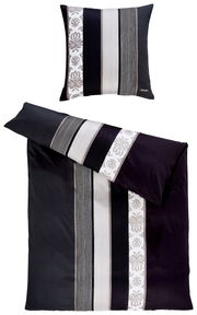 Bettwäsche-Set mit Streifen- und Blumenmuster in Schwarz, Weiß und Grau, bestehend aus einem Kissenbezug und einem Bettdeckenbezug, aus der Vogelperspektive fotografiert.