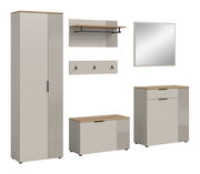 Garderobenkombination bestehend aus einem hohen Schrank, einer Wandgarderobe mit Haken und Ablage, einem Spiegel, einer Sitzbank mit Stauraum und einem Kommodenschrank, frontal abgebildet.