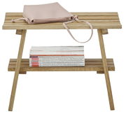 Garderobenbank aus Holz mit zwei Ebenen, darauf eine rosa Tasche und Zeitschriften, frontale Ansicht