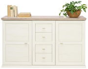 Weißes Sideboard mit drei Schubladen in der Mitte, zwei Türen an den Seiten, dekoriert mit Büchern und einer Pflanze, frontale Perspektive