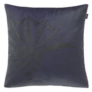 Zierkissenhülle in dunklem Blau mit schwarzem, geometrischem Muster, Vorderansicht