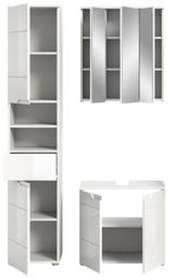 Badezimmermöbel-Set bestehend aus einem hohen Schrank mit offenen Fächern und Schublade, einem Spiegelschrank mit mehreren Türen und einem Unterschrank mit zwei Türen, aus der Frontansicht.