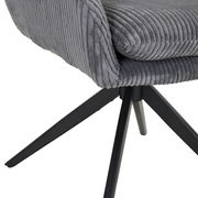 Grauer Armlehnstuhl mit geripptem Stoffbezug und schwarzem Metallgestell, seitliche Perspektive