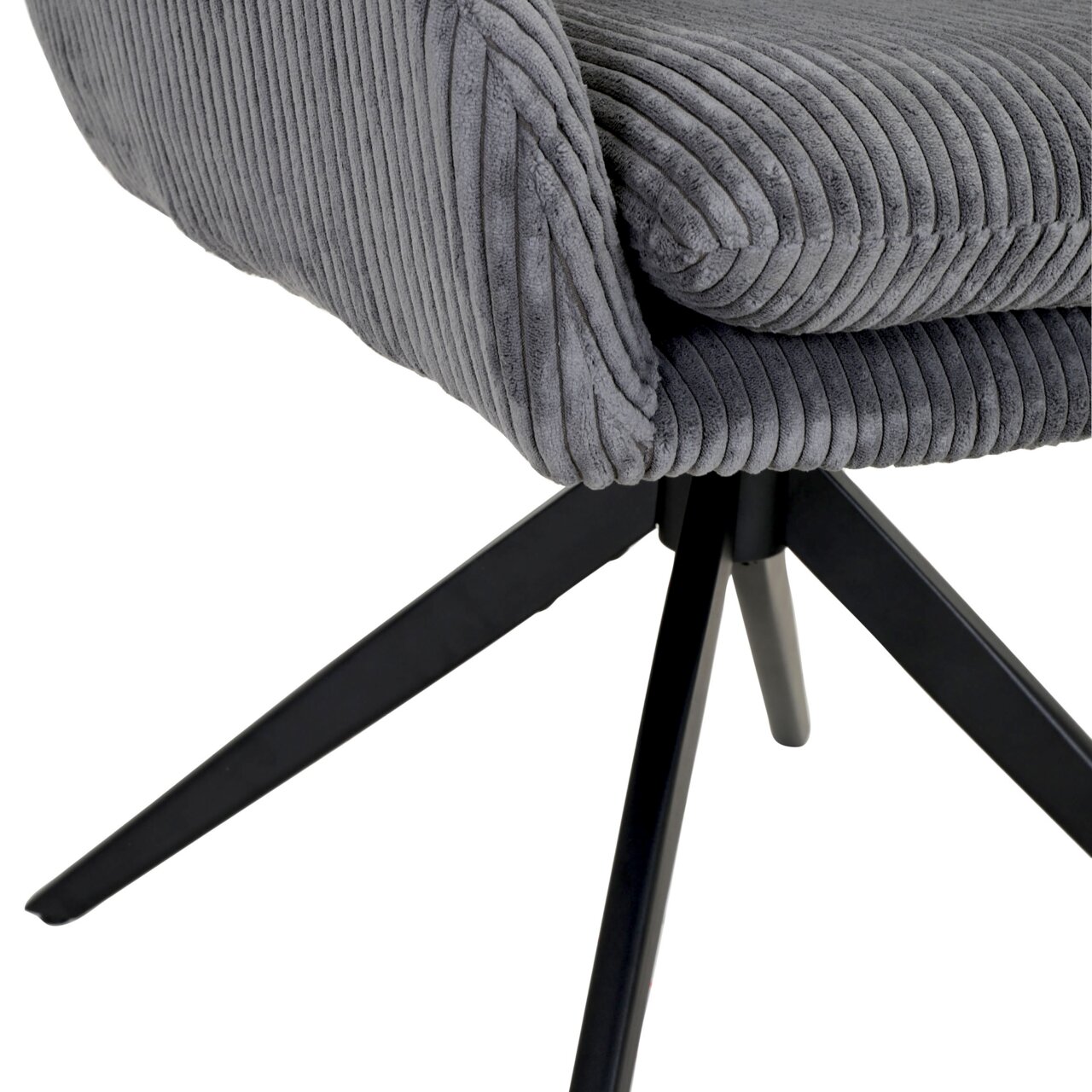 Grauer Armlehnstuhl mit geripptem Stoffbezug und schwarzem Metallgestell, seitliche Perspektive