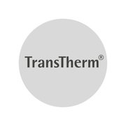 Het logo van het merk TransTherm op een grijze achtergrond, gezien van voren.