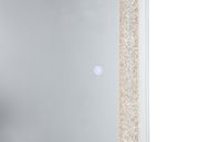 Nahaufnahme eines LED-Standspiegels mit glitzerndem Rahmen und Touch-Schalter, seitliche Perspektive