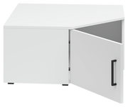 Weißer Eckaufsatzschrank mit geöffneter Tür, schwarze Griffleiste, Perspektive von vorne rechts