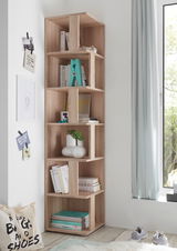 Eckregal aus Holz mit mehreren Fächern, dekoriert mit Büchern und Accessoires, in einer modernen Wohnumgebung, seitliche Perspektive