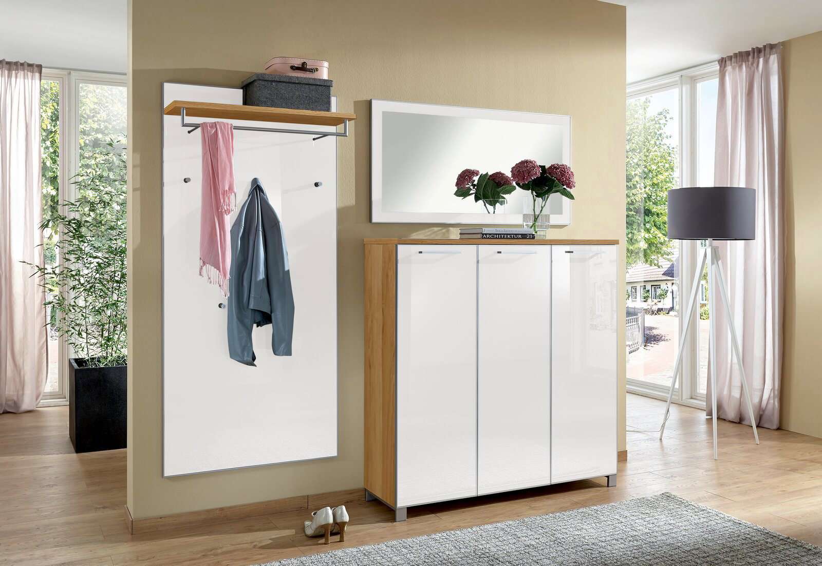 Garderoben-Set 3-tlg. in modernem Design mit Spiegel, Kleiderhaken und Schuhschrank, seitliche Perspektive