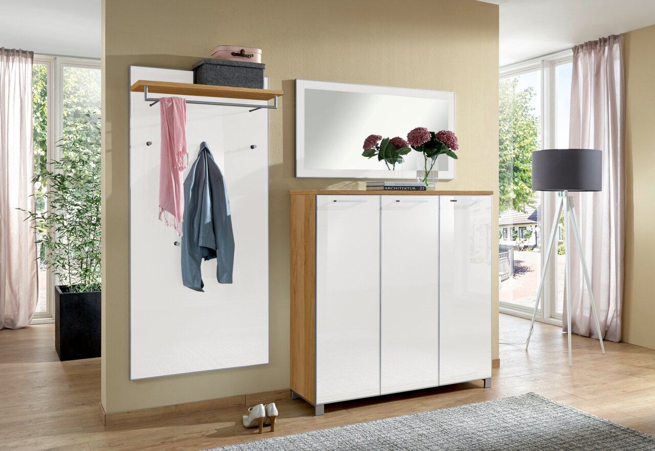 Garderoben-Set 3-tlg. in modernem Design mit Spiegel, Kleiderhaken und Schuhschrank, seitliche Perspektive
