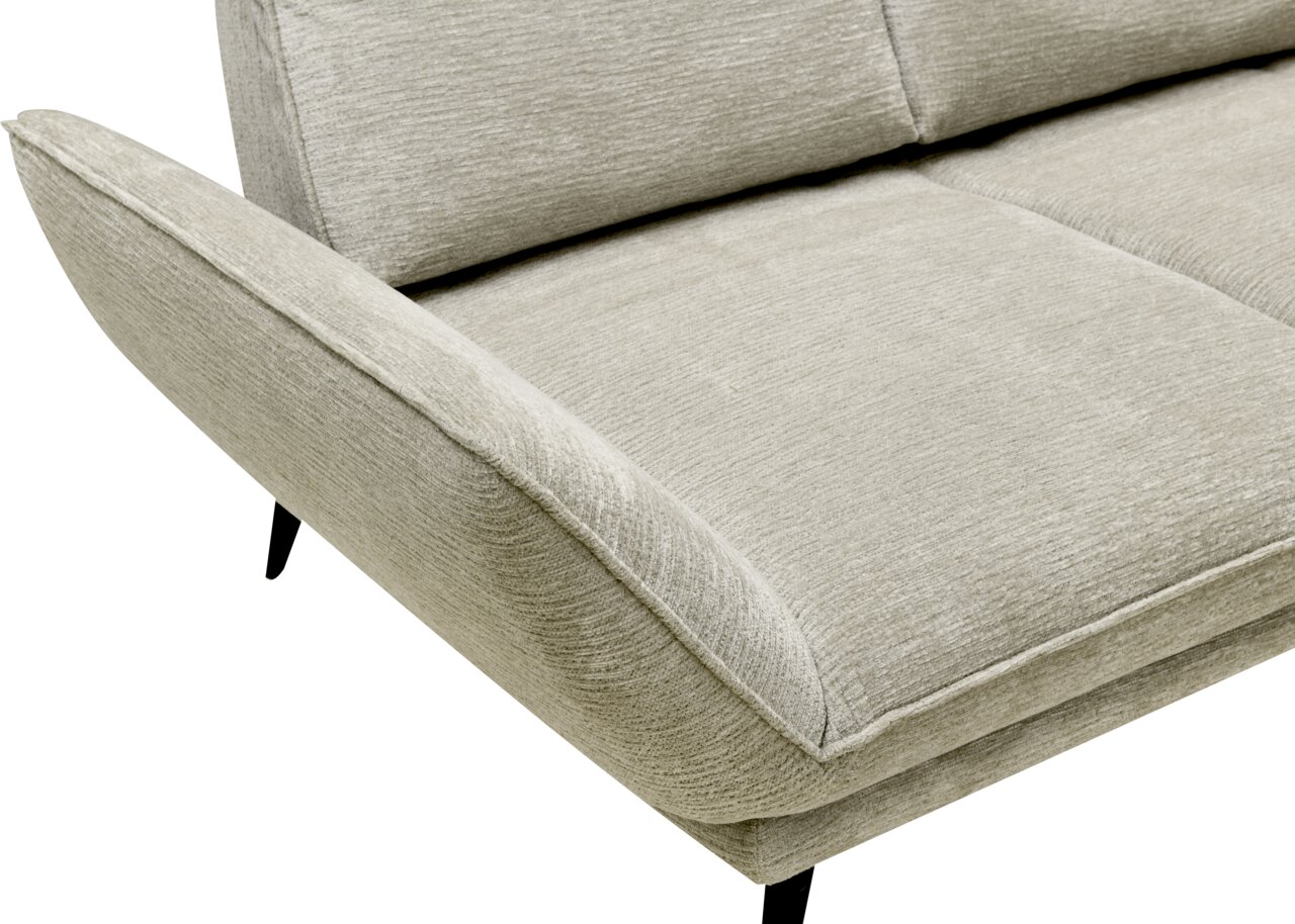 Nahaufnahme eines modernen Longchairs in hellgrauem Stoff mit eleganten schwarzen Beinen, seitliche Perspektive.