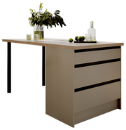 Moderne Kücheninsel mit drei Schubladen, dekoriert mit Pflanzen und Gläsern, seitliche Perspektive