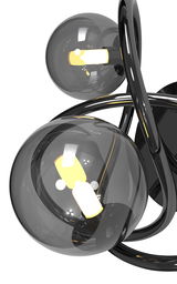 Nahaufnahme einer modernen Wandleuchte mit zwei rauchgrauen Glaskugeln und geschwungenen schwarzen Metallstreben.