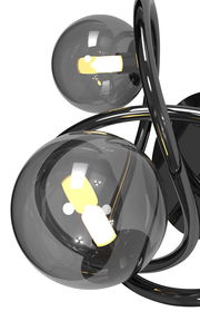 Nahaufnahme einer modernen Wandleuchte mit zwei rauchgrauen Glaskugeln und geschwungenen schwarzen Metallstreben.