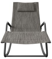 Frontansicht einer modernen Schaukelliege mit grauem Stoffbezug und schwarzem Metallrahmen.