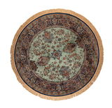 Runder Teppich mit orientalischem Muster in Grün- und Blautönen, Fransen am Rand, Draufsicht