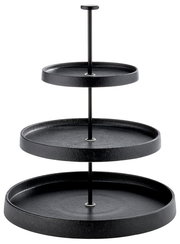 Dreistöckige schwarze Porzellan-Etagere, frontal fotografiert