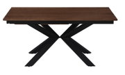 Rechthoekige eettafel met donkerbruin houten blad en zwart metalen X-poot onderstel, zijaanzicht op witte achtergrond