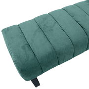 Grüne 2,5er-Sitzbank aus Stoff, Nahaufnahme von schräg oben