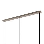 Moderne hanglamp met rechthoekige plafondbevestiging en twee zwarte kabels, zijaanzicht