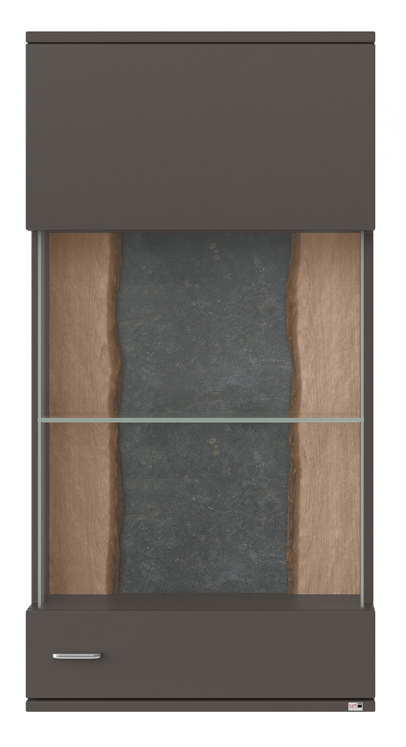 Hängevitrine TACOMA von Set one by Musterring in Frontalansicht, mit dunklem Rahmen, Glasfront und Holzelementen.