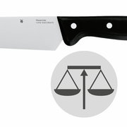 Nahaufnahme eines Messers aus der CLASSIC LINE mit schwarzem Griff und Edelstahlklinge, seitliche Perspektive.