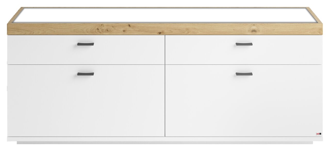 Frontansicht eines modernen TV-Lowboards mit weißem Korpus und Holzoberfläche, ausgestattet mit vier Schubladen und schwarzen Griffen.