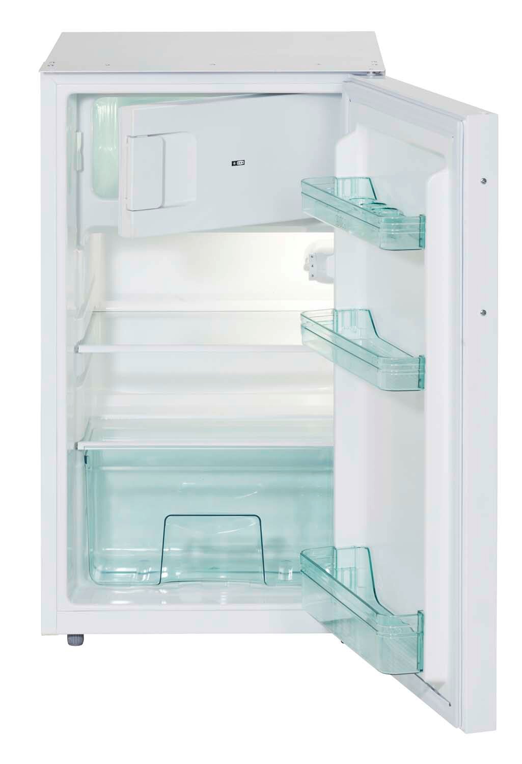 PKM Kühlschrank Unterbau KS104.3EUB Weißer Unterbau-Kühlschrank mit geöffneter Tür, Innenansicht mit Glasablagen, Gemüseschublade und Türfächern, fotografiert in frontaler Perspektive leicht von rechts