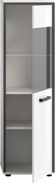 Schmaler, moderner Hochschrank/Vitrinenschrank in Weiß und Grau mit Glastür und schwarzem Griff, Tür halb geöffnet, Frontansicht leicht schräg von vorn.