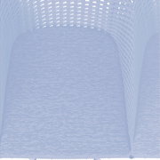 Nahaufnahme eines Armlehnstuhls mit grauem, gewebtem Sitzpolster und geflochtener Rückenlehne.