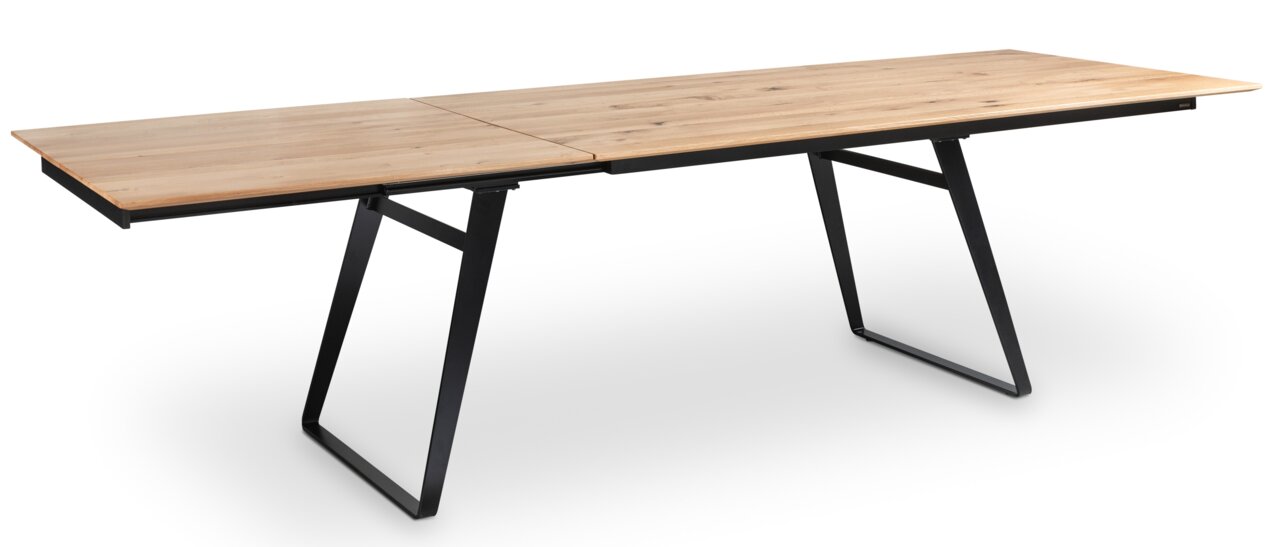 Moderner Esstisch mit Holzplatte und schwarzen Metallbeinen, seitliche Perspektive