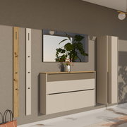 Garderoben-Set in modernem Design, bestehend aus einem hohen Schrank, einer Wandgarderobe mit Haken, einem Spiegel und einem Schuhschrank mit zwei Schubladen. Perspektive: Frontalansicht.