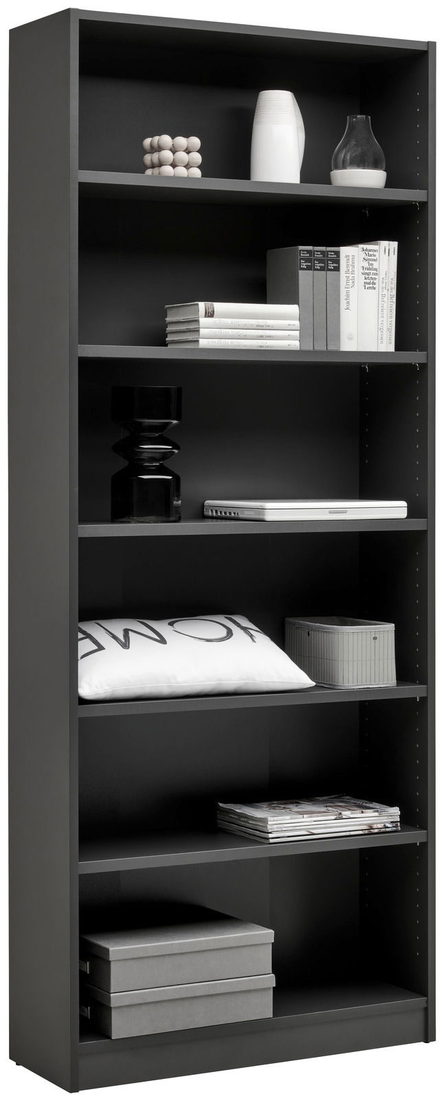 Carryhome Regal MILLY Schwarzes Regal mit mehreren Fächern, gefüllt mit Büchern, Dekorationsgegenständen und Aufbewahrungsboxen, seitliche Perspektive