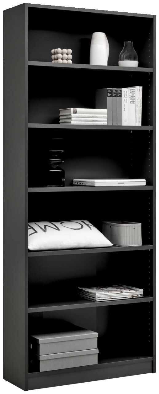 Carryhome Plank MILLY Zwarte boekenkast met meerdere vakken, gevuld met boeken, decoratieartikelen en opbergdozen, zijaanzicht