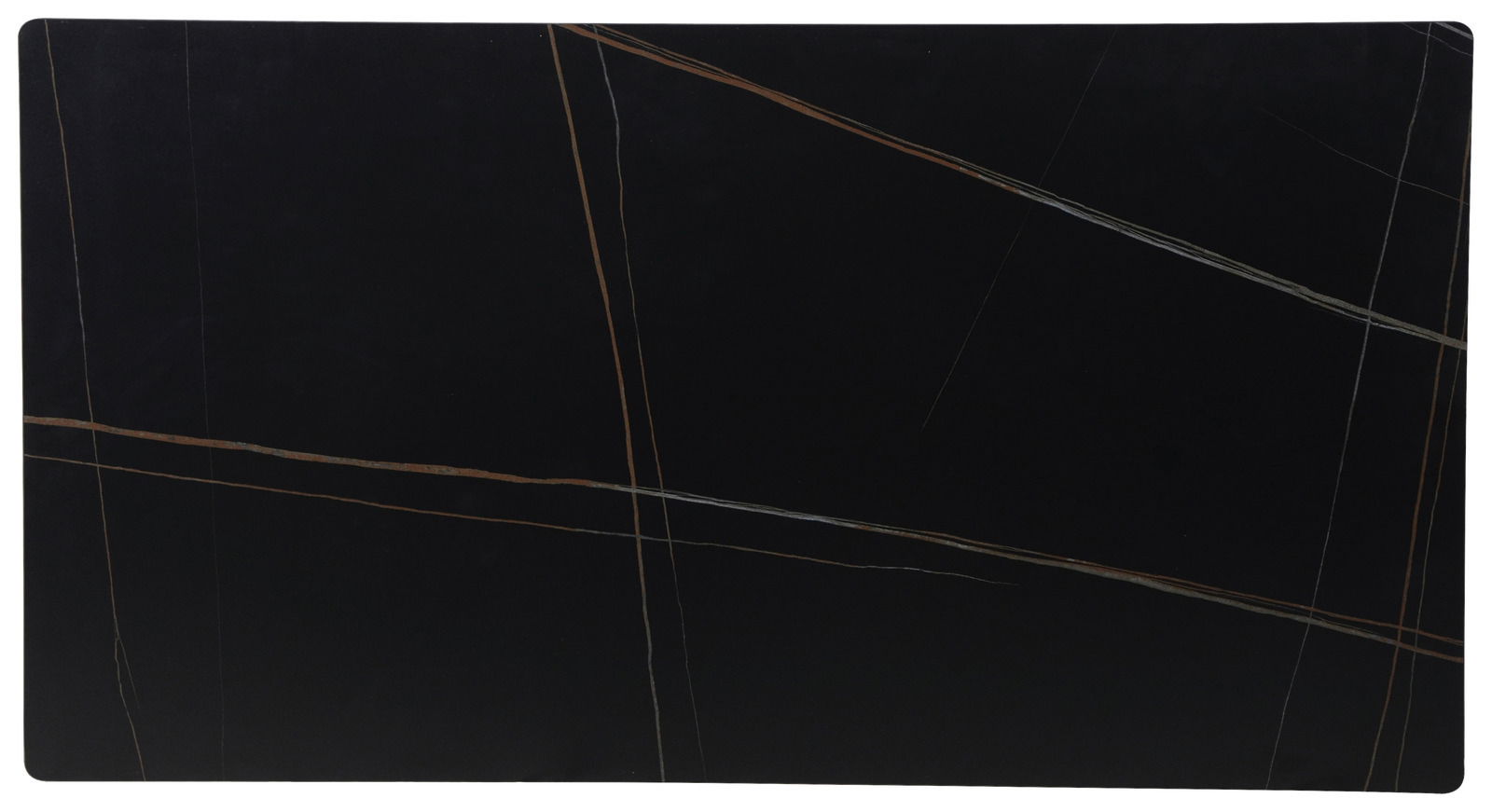 Draufsicht auf eine schwarze Tischplatte mit feinen, diagonalen Linien in Braun- und Grautönen.