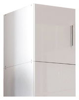 Weißer, moderner Schrankaufsatz mit Metallgriff, seitliche Perspektive