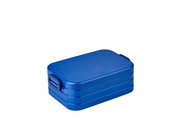 Levendig blauwe plastic lunchbox, rechthoekig met afgeronde hoeken, sluitingen aan de zijkanten, gezien vanuit een schuine hoek van bovenaf.