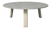 Runder Loungetisch mit grauer Tischplatte und hellen Holzbeinen, seitliche Perspektive