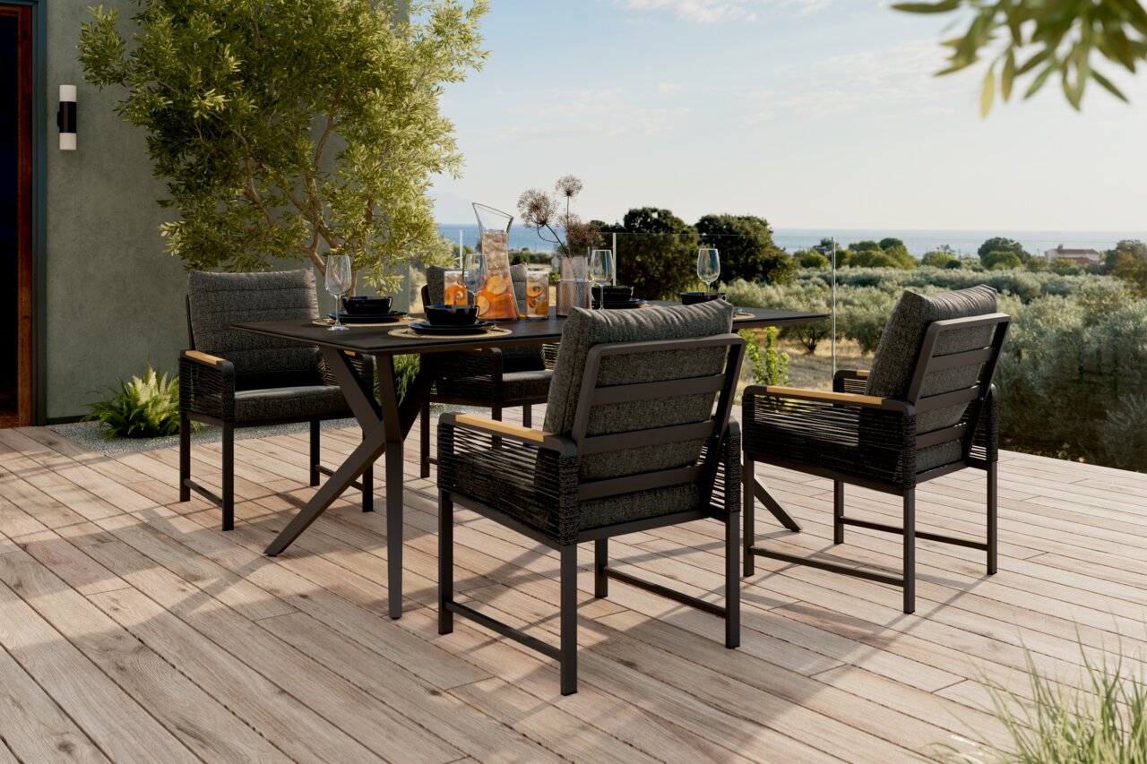 Moderner Gartenstuhl auf einer Terrasse mit Blick auf die Landschaft, umgeben von einem stilvollen Esstisch-Set.