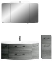 Moderne Badkombination mit Spiegelschrank, Waschbeckenunterschrank und Hochschrank in grauer Holzoptik, Frontalansicht