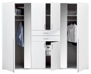 Weißer Drehtürenschrank mit sechs Türen, teilweise geöffnet, zeigt Innenfächer mit Kleidung und Schubladen, Frontalansicht