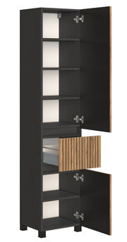 Hochschrank in dunklem Holz mit offenen Türen, mehreren Regalböden und einer Schublade, aus der Perspektive von vorne betrachtet.