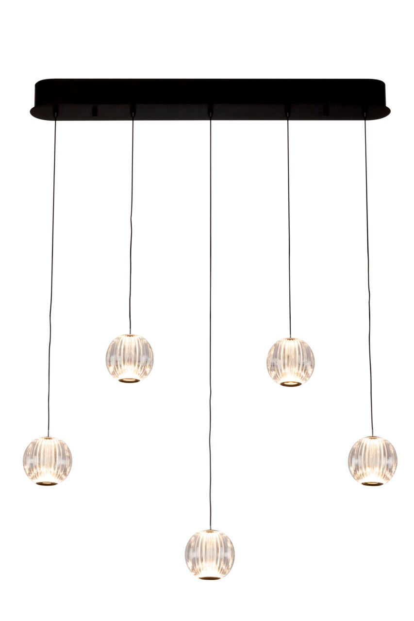 Moderne LED-Hängeleuchte mit fünf kugelförmigen, geriffelten Glasschirmen, von oben betrachtet.