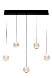 Moderne LED-hanglamp met vijf bolvormige, geribbelde glazen kappen, gezien van bovenaf.