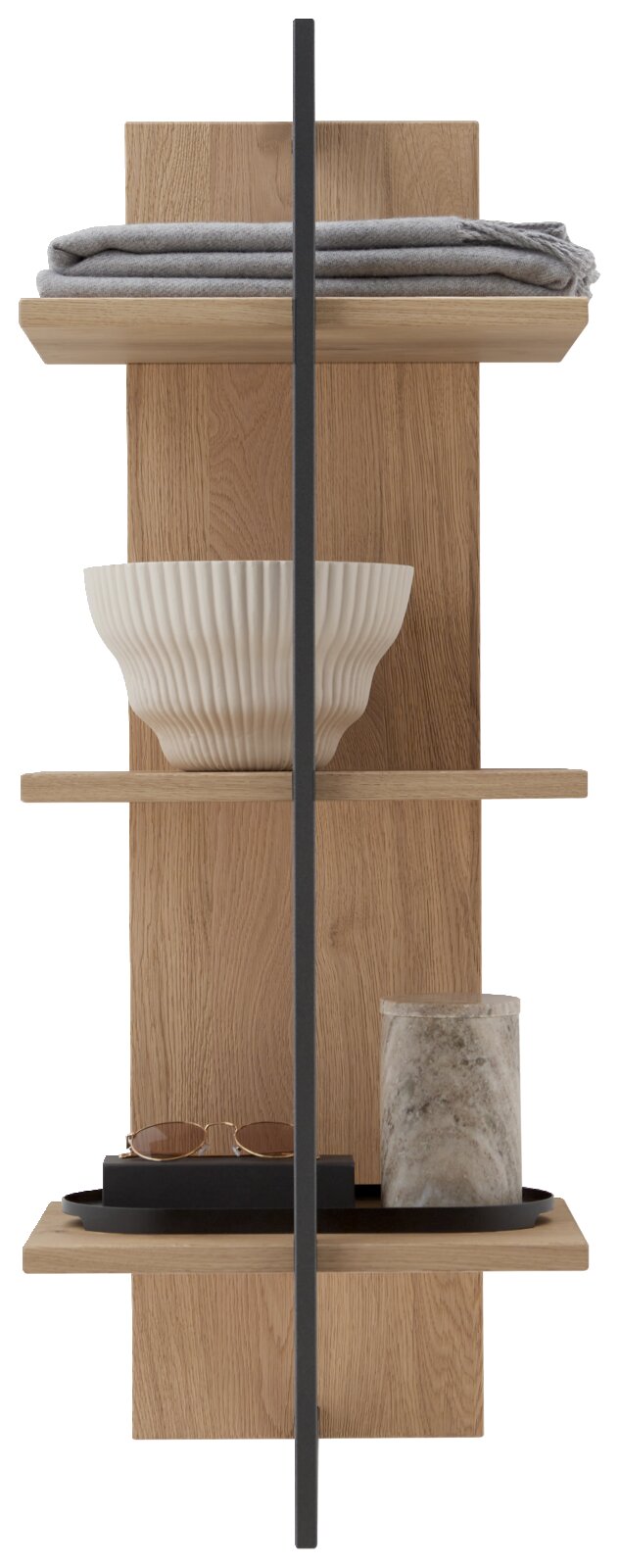 Frontale Ansicht eines modernen Wandregals aus Holz mit drei Ablagen, dekoriert mit einer gefalteten Decke, einer weißen Schale und Accessoires.